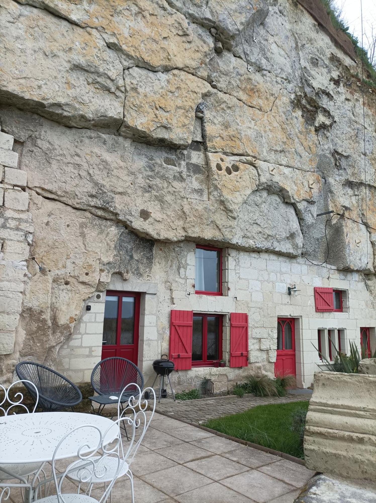 Gite Des Perreyeurs - Maison Troglodyte Avec Vue Sur Loire مونتسورو المظهر الخارجي الصورة