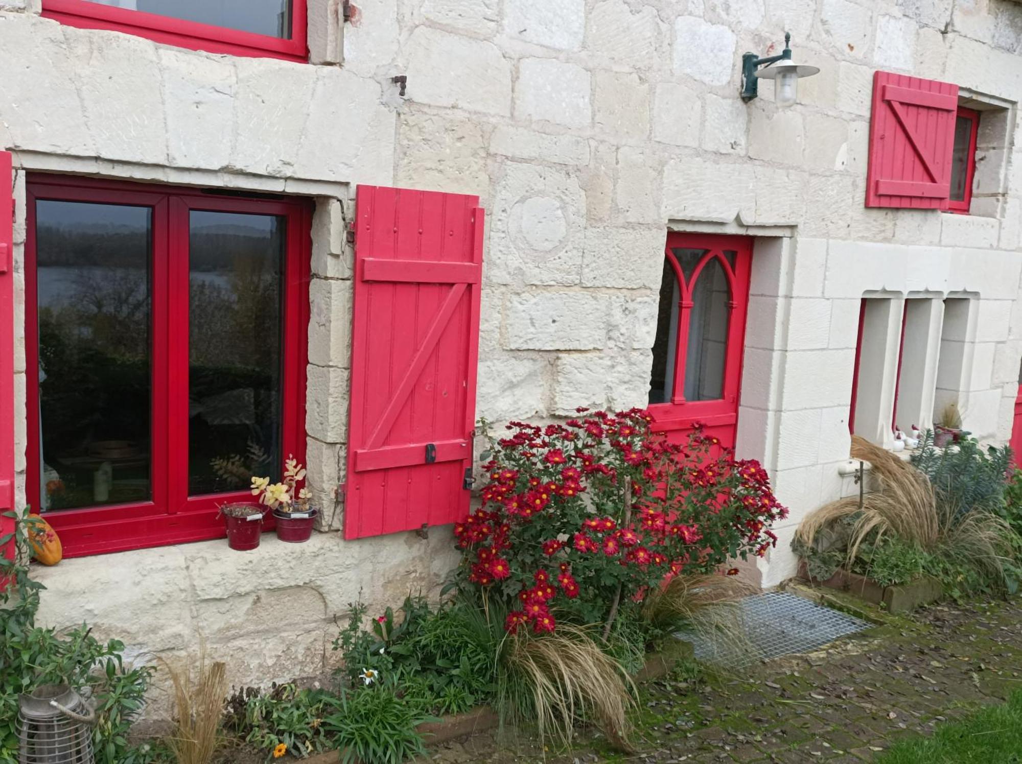 Gite Des Perreyeurs - Maison Troglodyte Avec Vue Sur Loire مونتسورو الغرفة الصورة